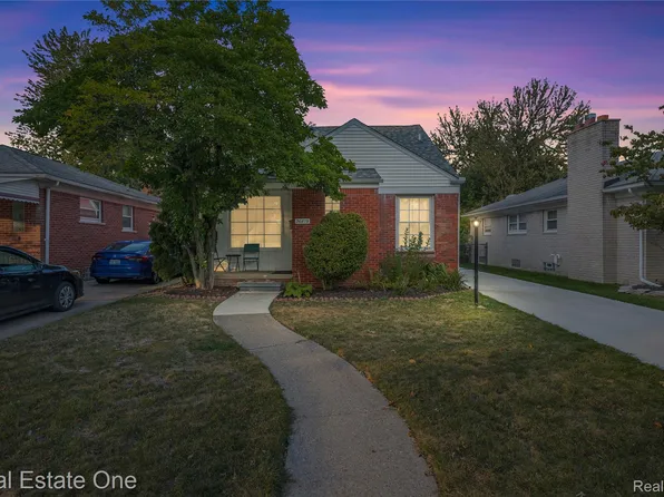 20879 Beaufait St, Harper Woods, MI 48225
