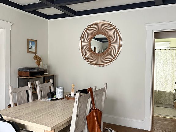 Dining room.