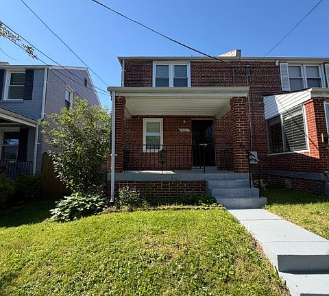 2nd image of 639 Emerson St NE