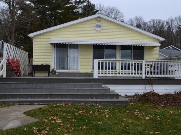 12206 N Sherman Lake Dr, Augusta, MI 49012