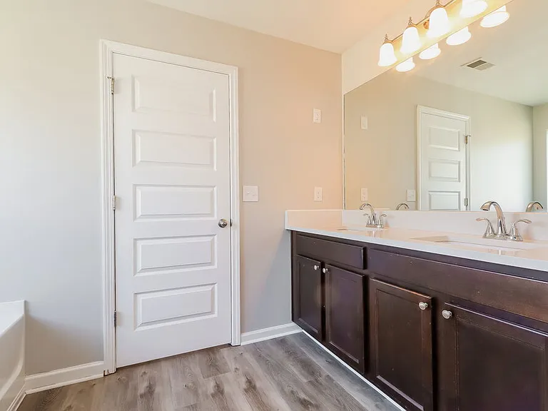 1075 Lear Dr — Photo 15