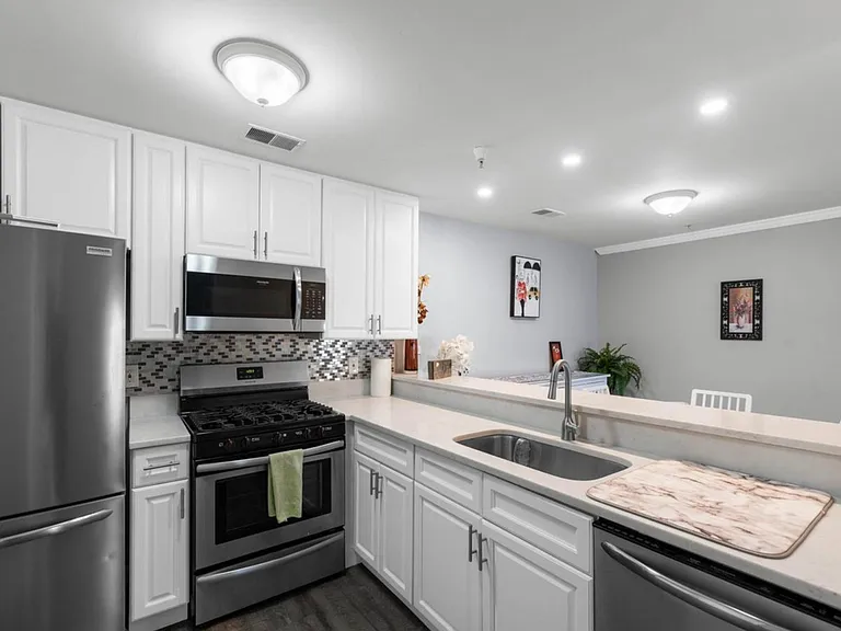 6600 Lake Park Dr #103 — Photo 4