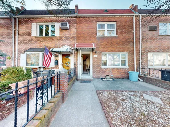 6538 75th Place, Middle Village, NY 11379