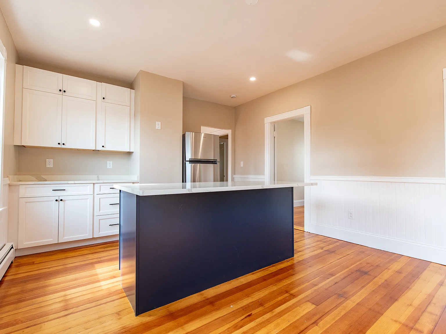 3 bed, 1100 sqft, $2,400 — Photo 2