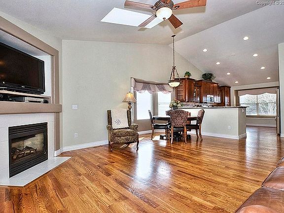 Vaulted Ceilings, Gas Log Fireplace