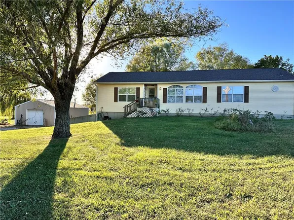 22806 S Valley Rd, Pleasant Hill, MO 64080