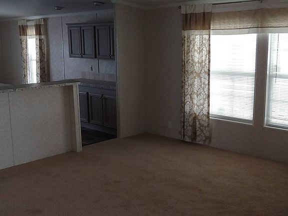 4th image of 386 Katie Ave