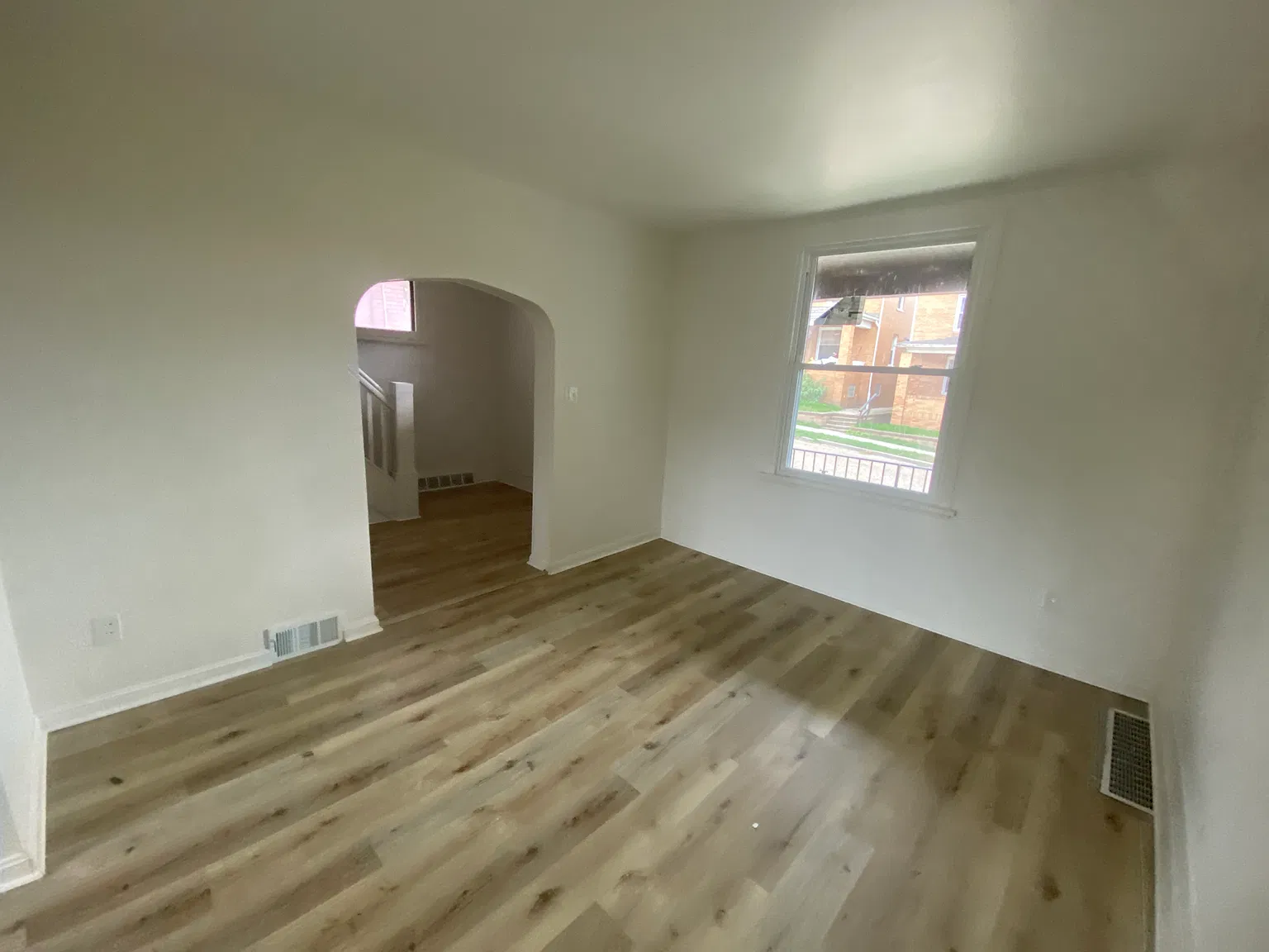 3 bed, 1.5 bath, 1290 sqft, $1,600 — Photo 4