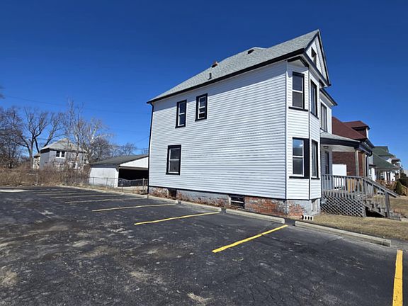 2nd image of 553 Owen St