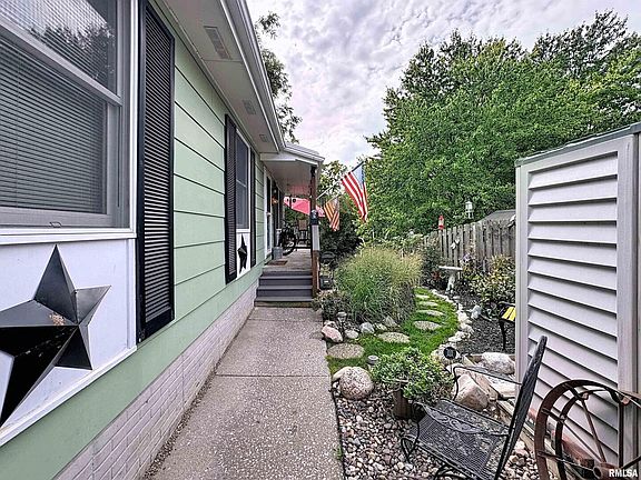 3rd image of 1316 Glencoe Ln