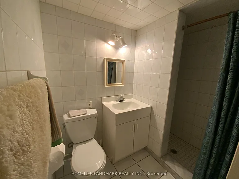 2293 Delkus Cres — Photo 15