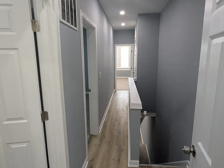 1726 Carswell St — Photo 37