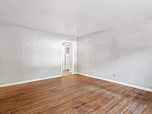 5th image of 1641 Mayhew St