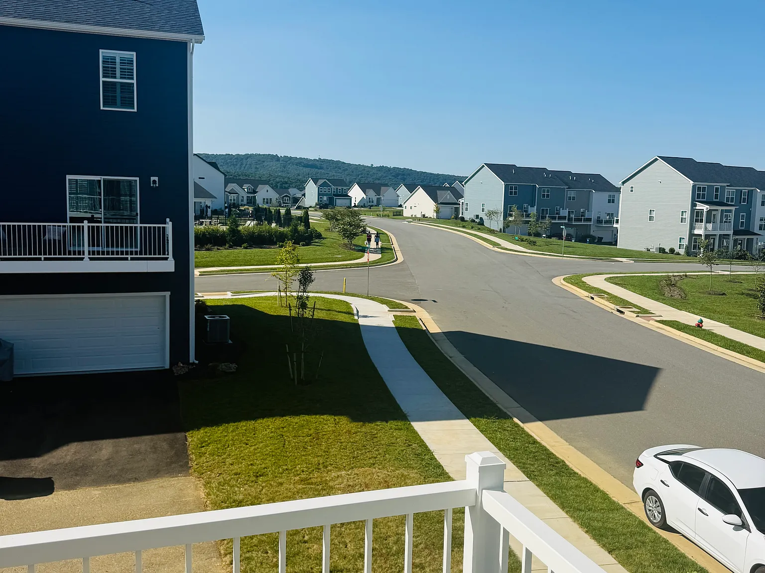 4 bed, 3.5 bath, 2592 sqft, $3,495 — Photo 2