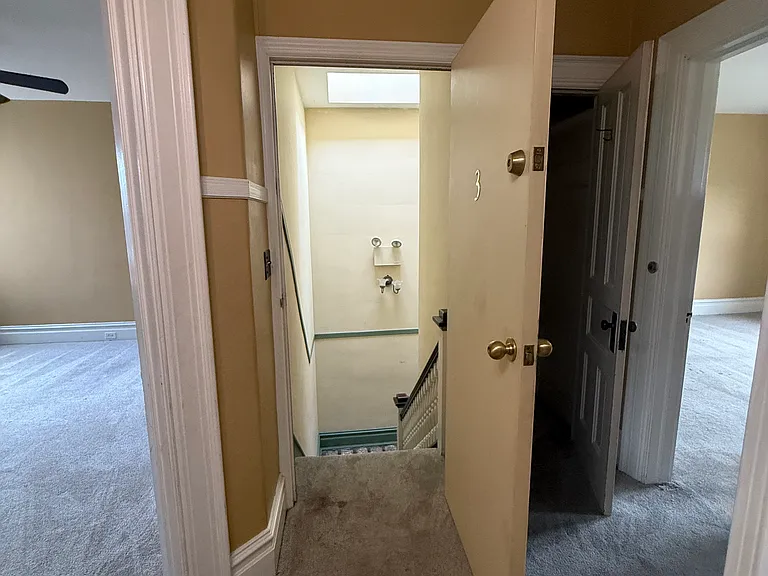 139 N 3rd St #3 — Photo 2