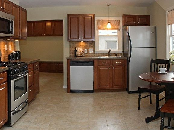 Amazing kitchen with beautiful maple cabinets and more!