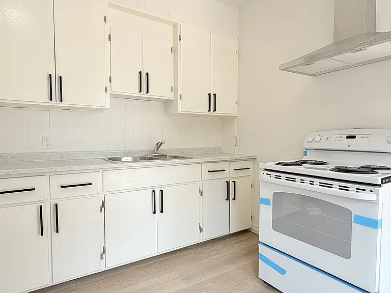 537 Confederation St #7 — Photo 2