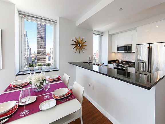 4th image of 160 W 62nd St APT 22G