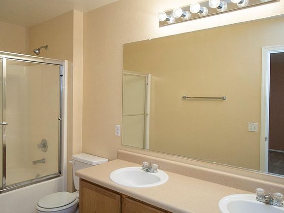 3rd image of 672 W Gabrilla Ct