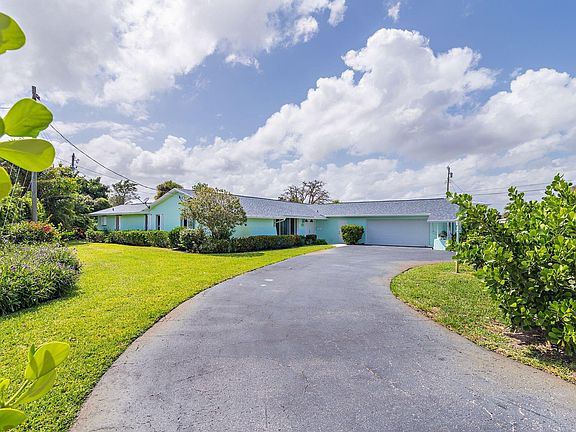 2nd image of 905 Shore Dr