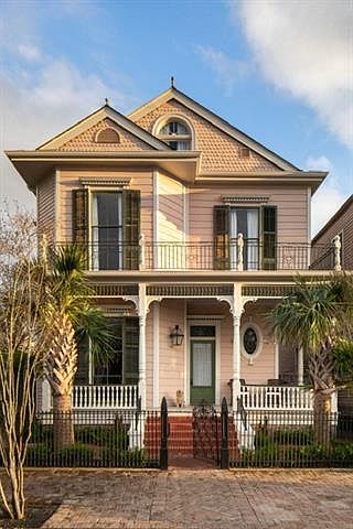 1st image of 221 Pelican Ave