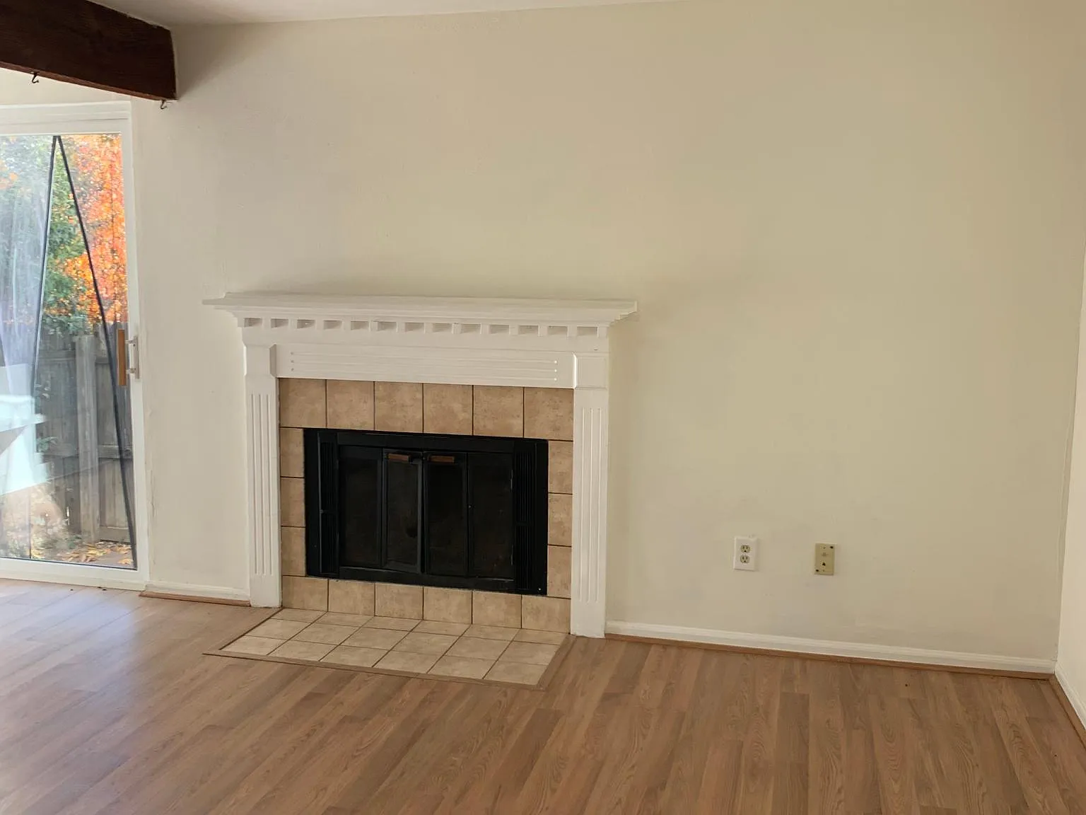 3 bed, 2076 sqft, $3,200 — Photo 3