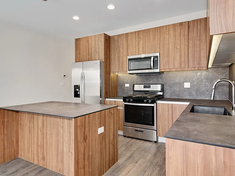 2824 W Van Buren St #302 — Photo 7