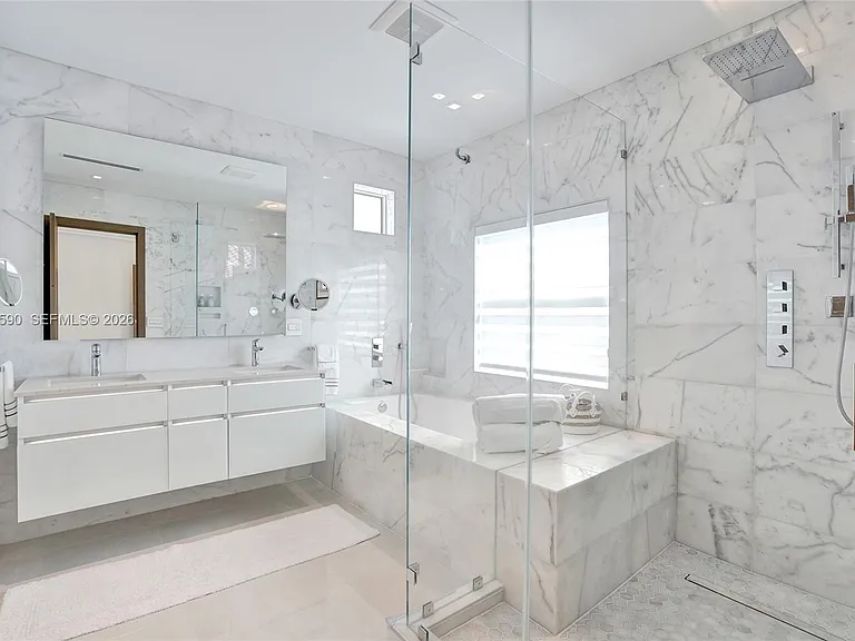 20824 NE 37th Ave — Photo 14