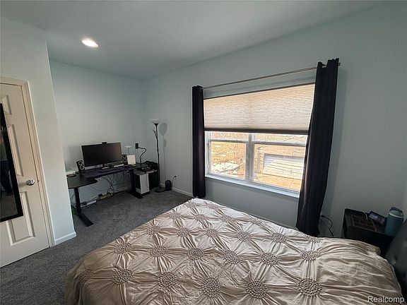 5th image of 283 E Palmer St #8