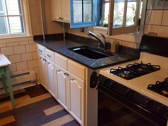 Gas range and granite countertops