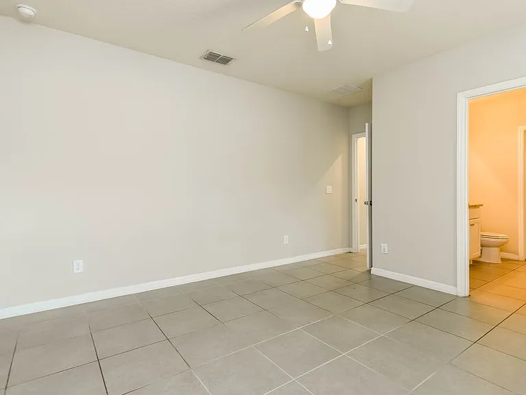 670 Basingstoke Ct — Photo 10