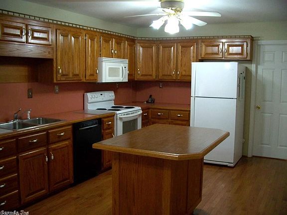5th image of 350 Bluff Dr