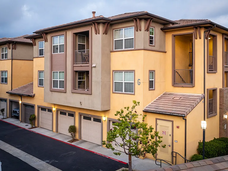 La Verne Village Luxury Apartment Homes — Photo 63