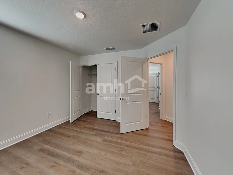 16381 Aubergine Aly — Photo 18