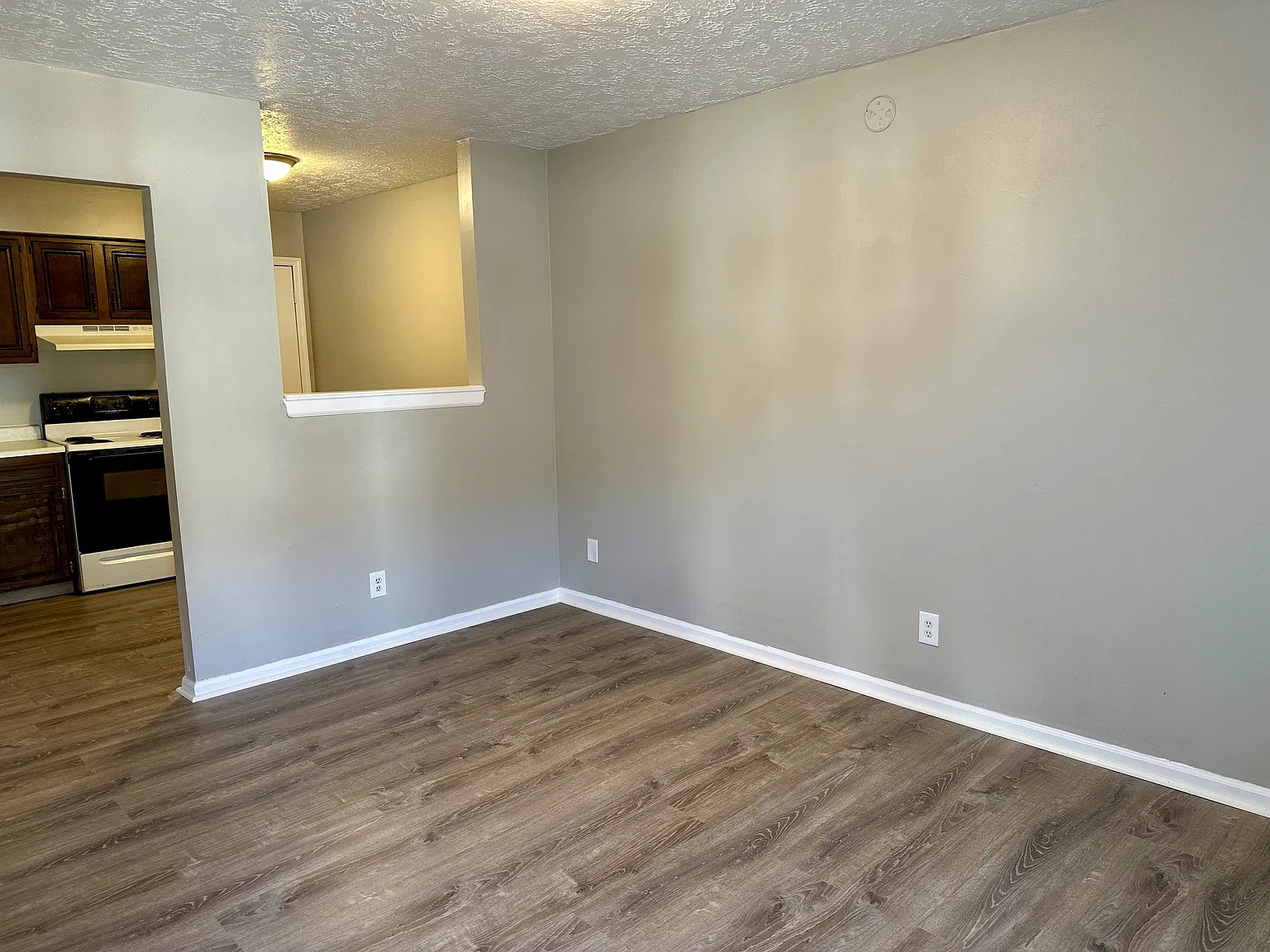 2 bed, 600 sqft, $700 — Photo 1