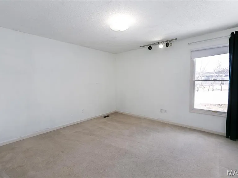 822 Emerald Place Dr — Photo 30