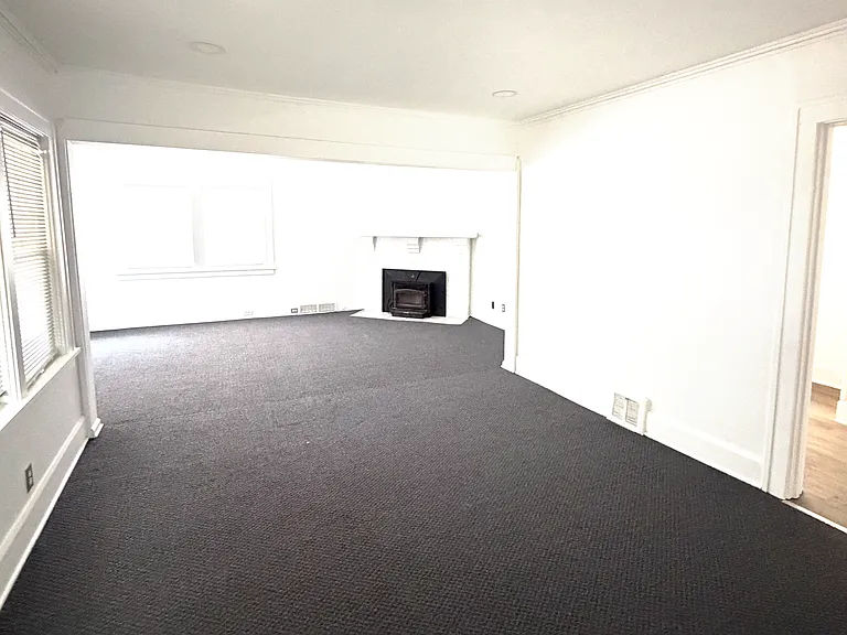 1812 Huffman Blvd — Photo 5