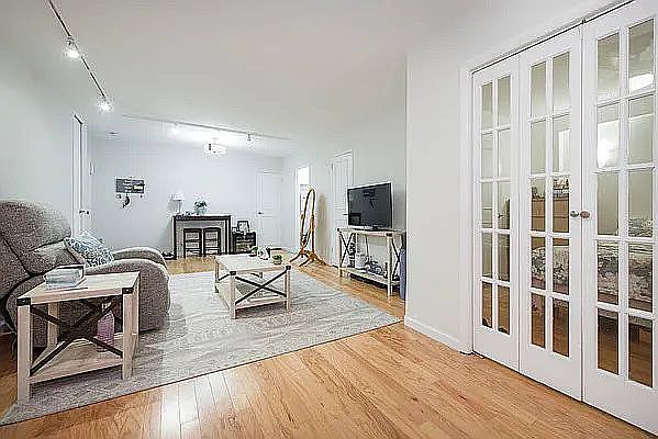 1st image of 321 E 48th St Floor 2