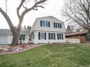 2426 Cohansey St, Roseville, MN 55113