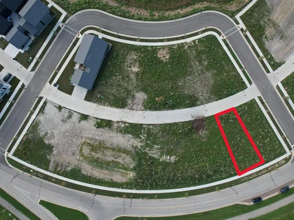 9455 East LAKE VISTA PARKWAY #4002, Oak Creek, WI 53154