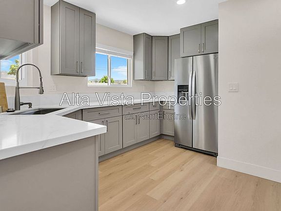3rd image of 13438 Buxton Ave