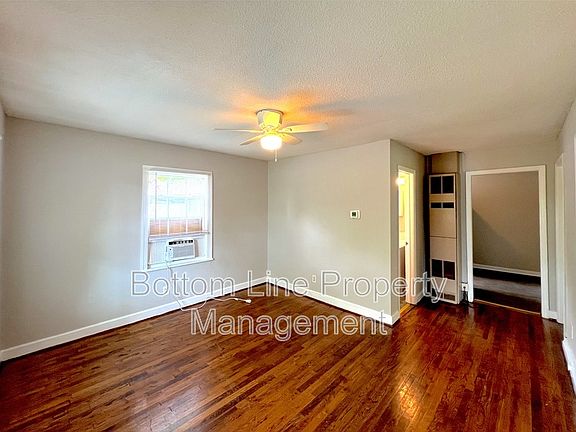 3rd image of 4030 Bearwood Ave #1