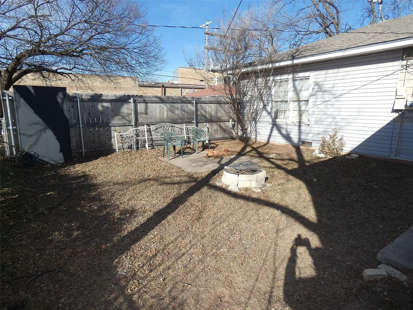 3 bedroom, 1 bath on Sayles Blvd — Photo 2