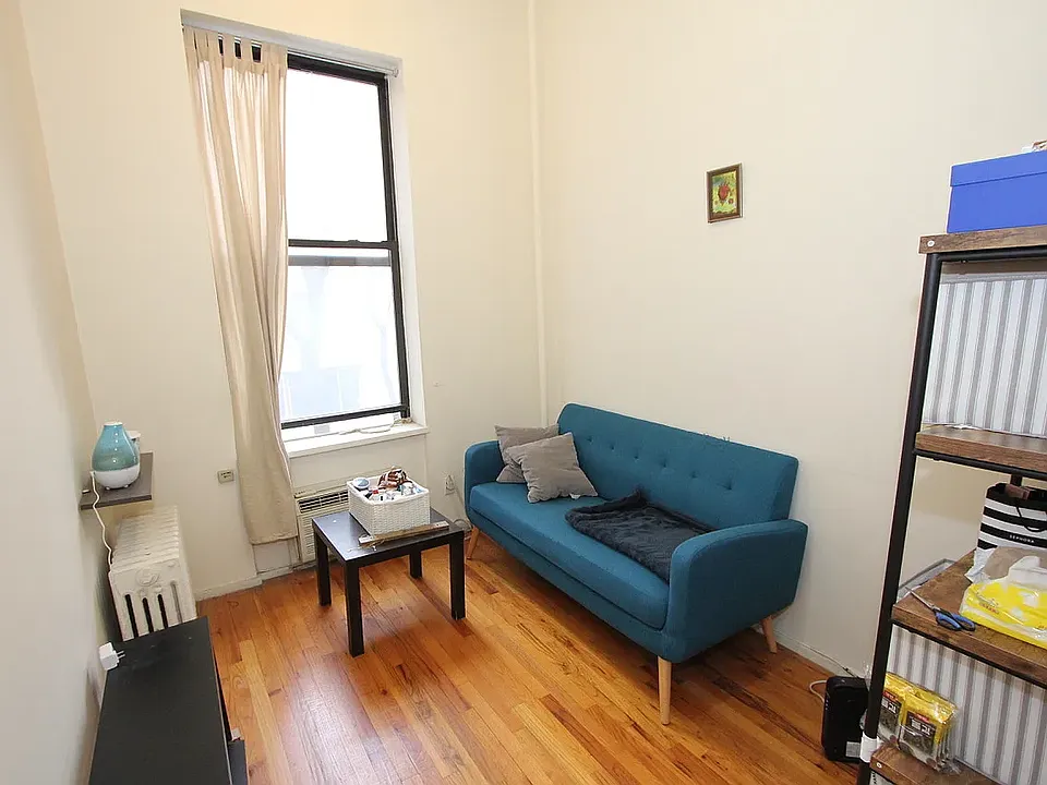251 W 15th St #18