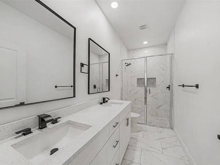 1905 E 23rd Ave — Photo 14