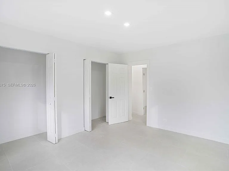 2230 N 62nd Ave — Photo 13