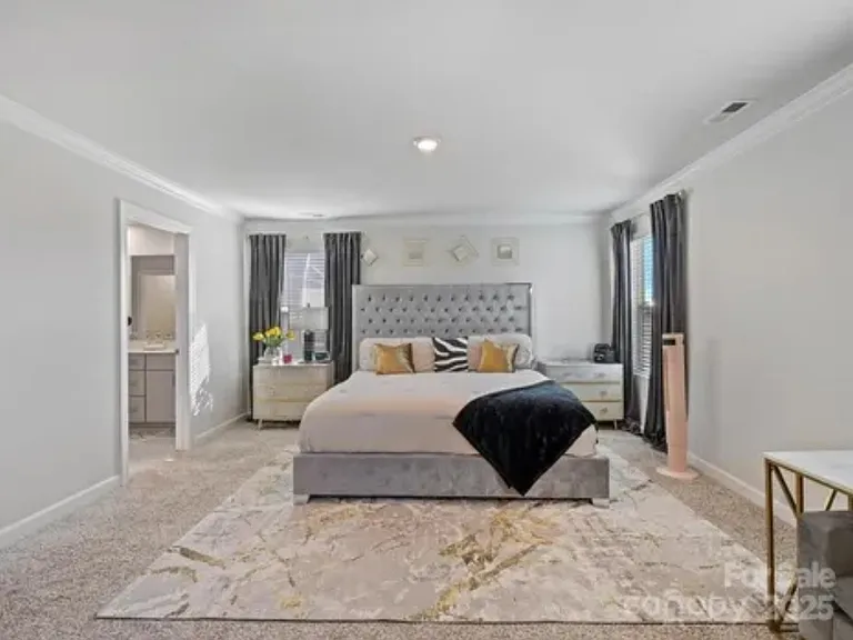 571 Palmarosa St #130 — Photo 9