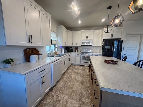 5th image of 1415 E White Desert Dr