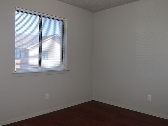 5th image of 3939 N Garland Ave APT 4
