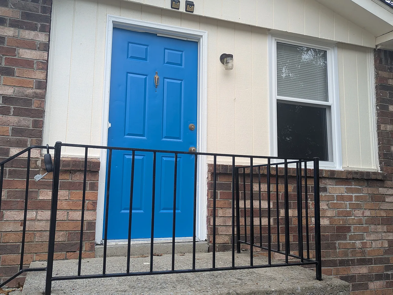 2 bed, 770 sqft, $1,300 — Photo 1